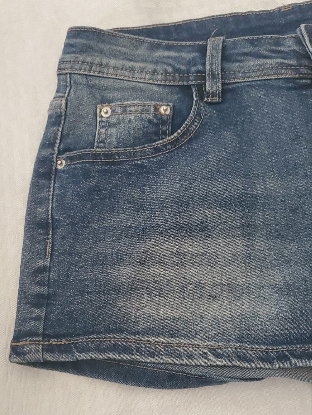 ROMWE Dark Blue Studded Cross Back Pocket Jean Shorts Size L - Picture 5 of 9